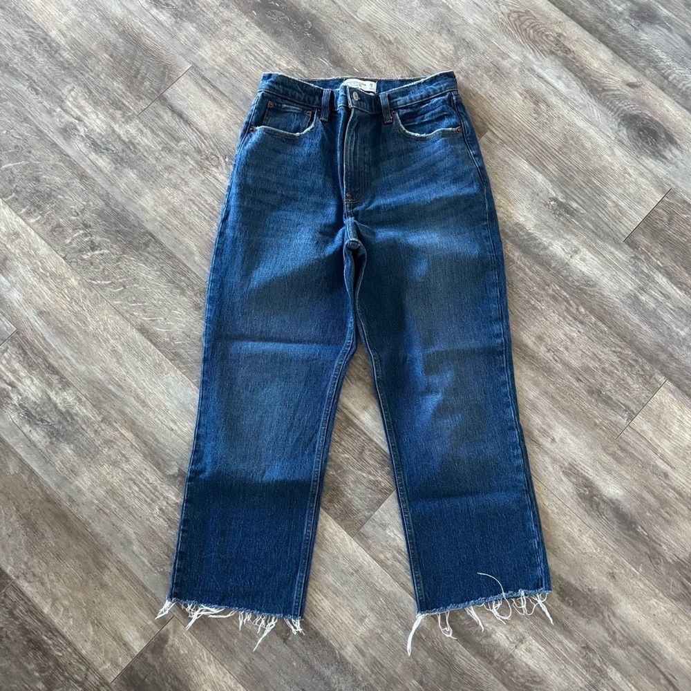Abercrombie & Fitch Ultra High Rise 90s Straight Jean
Color: DARK - Picture 5 of 7